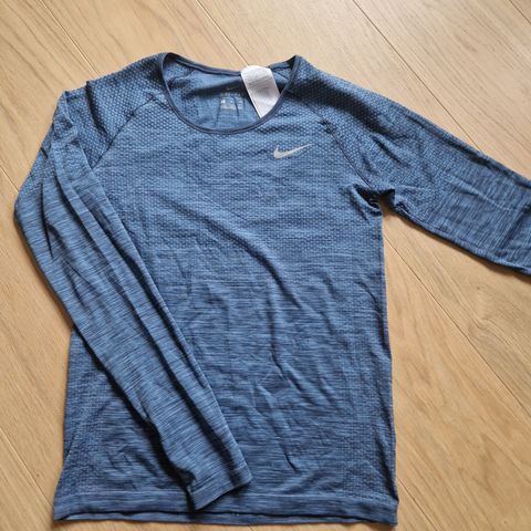 Nike dri fit genser str.s