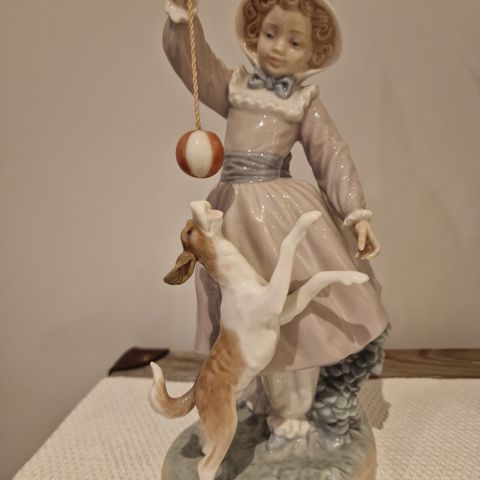 Vintage LLADRO YOUNG GIRL Figurine Spain  Porcelain,gi bud