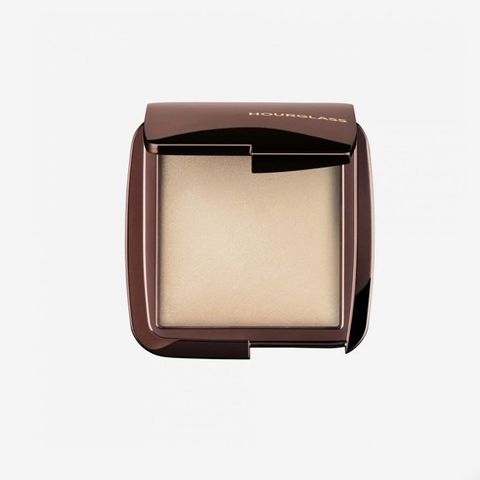 Hourglass ambient diffused light pudder