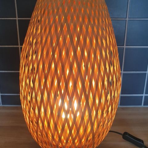 IKEA BÖJA bordlampe selges kr 350,-