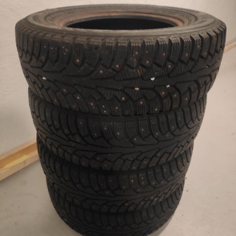 205/70 R15C Nokian piggdekk