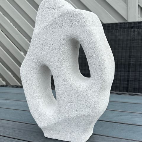 Skulptur i "cellular concrete" - høyde 36 cm