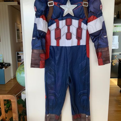 Captein America kostyme med skjold - 116 cm/5-6 år