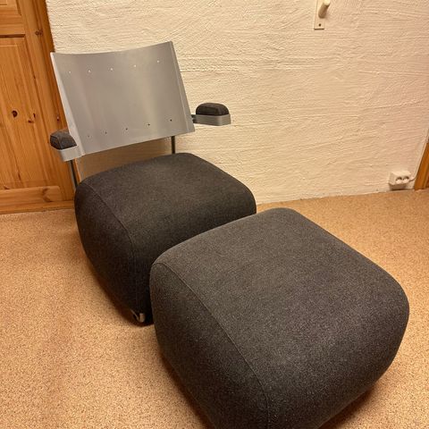 Design stol med puff fra Inno