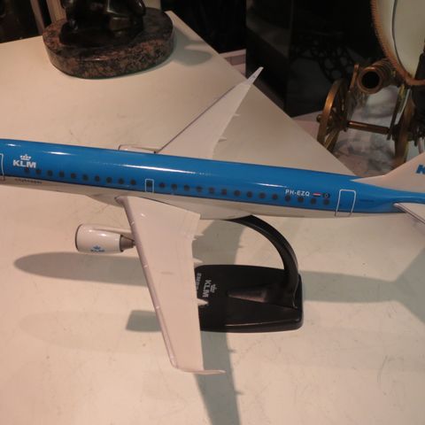 KLM  1:100  Embraer 190 selges