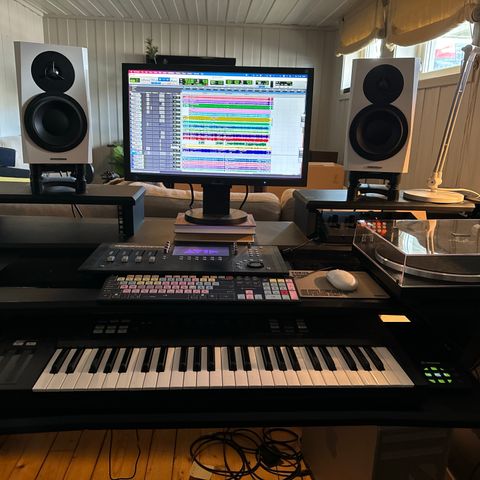 Studio Desk for producers and mixers