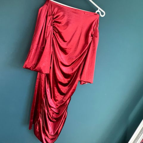 Rød kjole