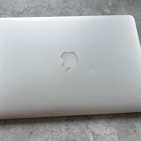 MacBook Air 13", Early 2015, i5-1,6G CPU, 8G RAM, 128G SSD