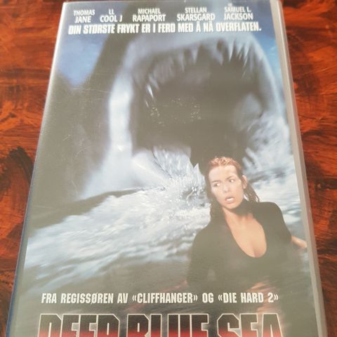 Deep Blue Sea vhs