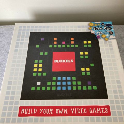 Bloxels spill selges