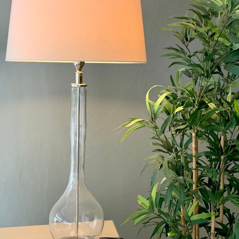 Stor glasslampe til gulv og bord
