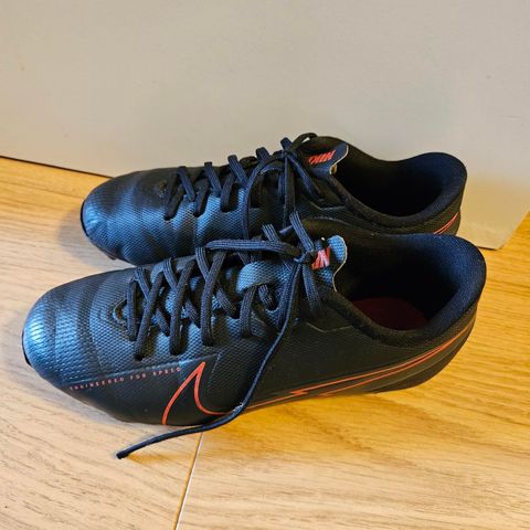 Nike fotballsko str 34