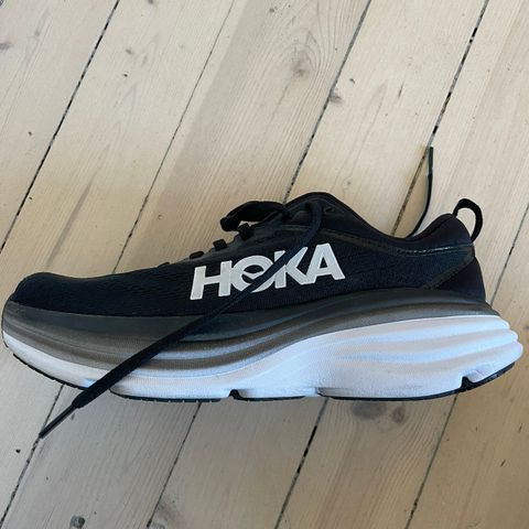 SOM NYE - HOKA Bondi 8