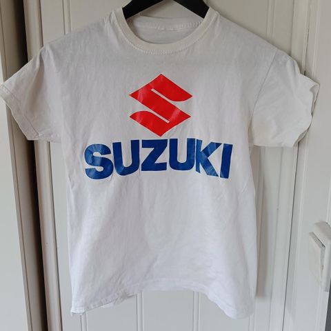 Suzuki tskjorte small