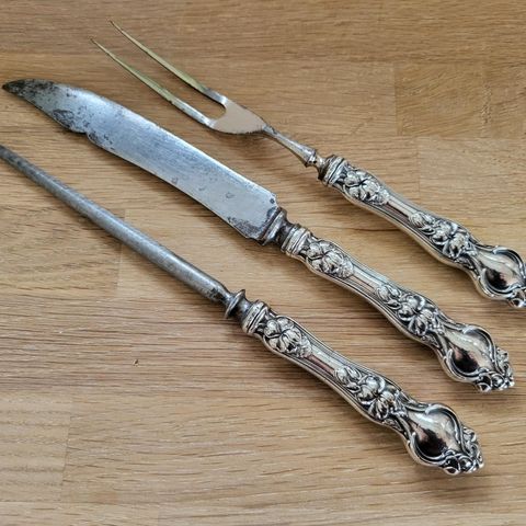 Antikt forskjærssett og knivsliper med skaft i sterling sølv (925S)
