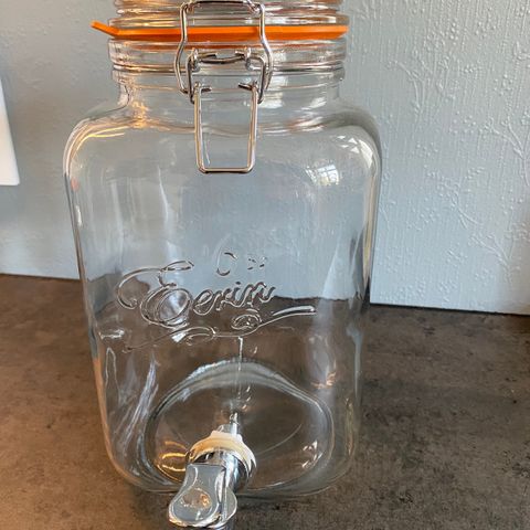 VANNDISPENSER I GLASS