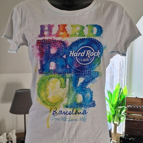 Råtøff T-shirt fra Hard Rock i Barcelona str L.