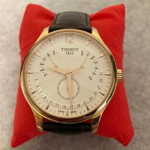 TISSOT Tradition Perpetual klokke selges