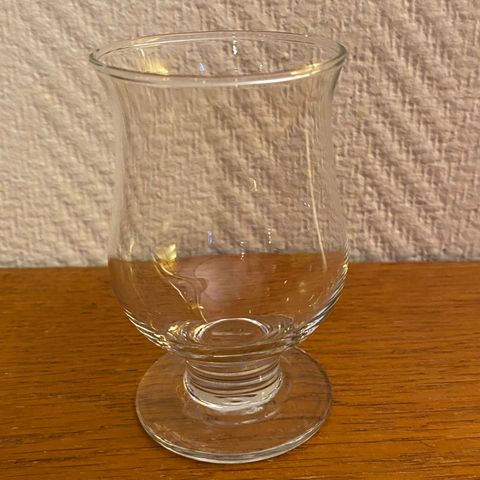 Ett whiskey glass selges