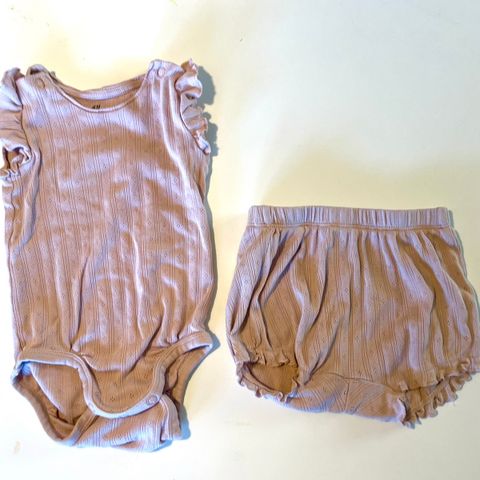 2 sommersett body og shorts str.74