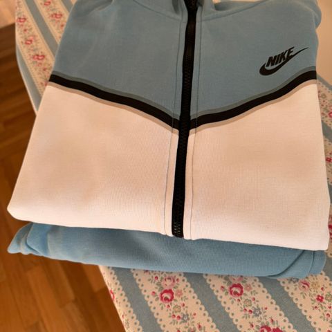 Nike tech fleece