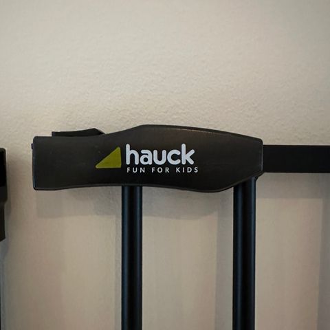 Sikkerhetsgrind Hauck Close n Stop + 9 cm