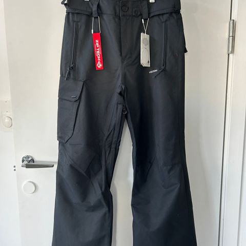 Volcom black snowboard pants. Mens XS, Womens M. Brand new.