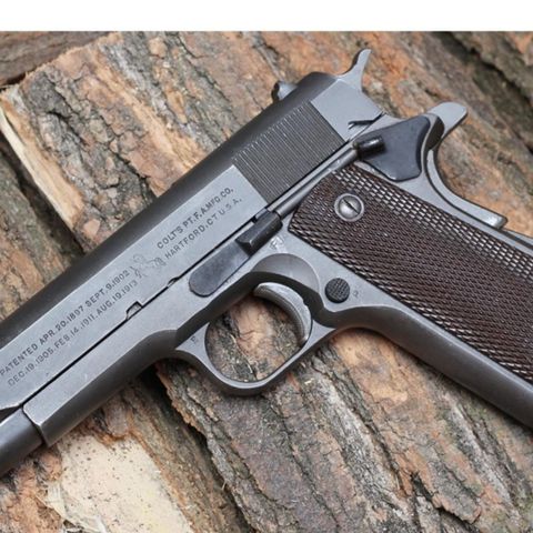 Colt 1911A1 US ARMY WW2 pistol i orginal stand ønskes kjøpt av registrert samler