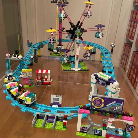 Lego friends Amusement park