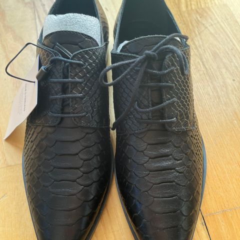 Tidløse Bianco sko i svart skinn - st 37 - NYE