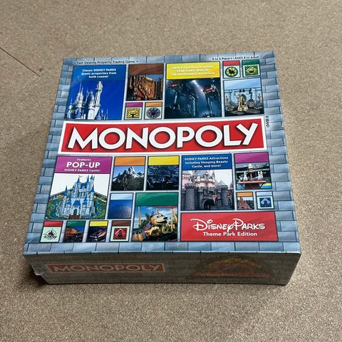 Monopoly Disney Parks Theme Park Edition Med pop-up slott (NY)