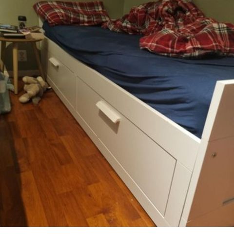 Brimnes seng hvit med madrasser
