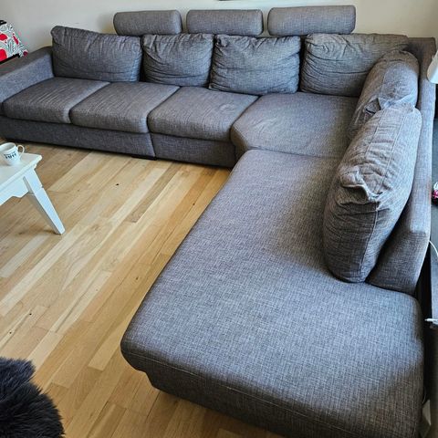 Stor brukt sofa.
