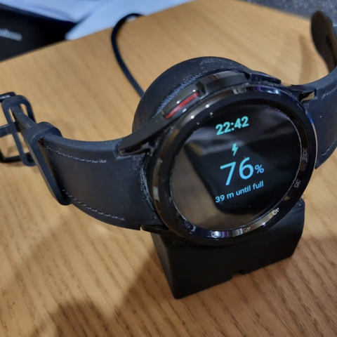 Samsung Galaxy Watch 4 Classic 46mm GPS Med stativ – Kjøpt i 22