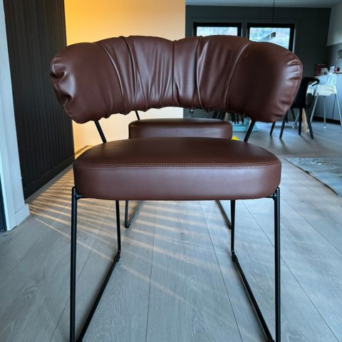 Quadrotta CS2053 Dining Chair 1500kr pr stk. Nypris 6000kr pr stk