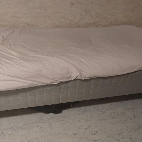 Ikea 80x200 seng selges pga flytting