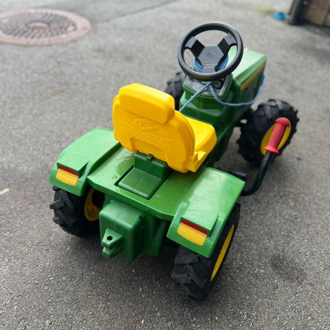 Traktor med gummi hjul
