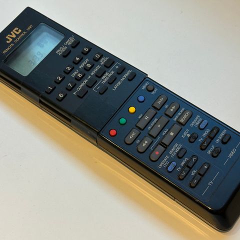 Fjernkontroller til vintage JVC VHS spiller