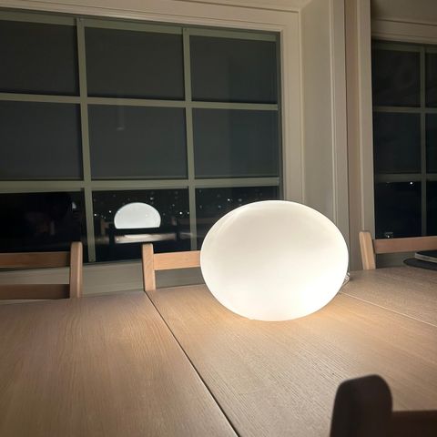 Globus bordlampe Ø30 cm hvit