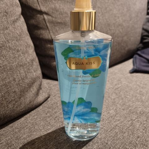 Victoria’s Secret Aqua Kiss Fragrance Mist  250 ml