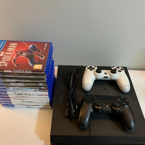 PS4/Playstation 4 med kontroller & spill
