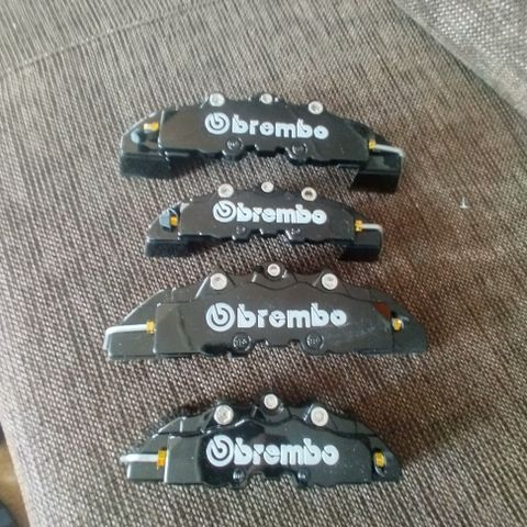 BREMBO  BREMSE CALIPER COVER SENDES, fra 100 kr settet (4stk cover ) SENDER