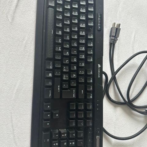 CORSAIR K70 RGB MK.2 Mechanical Gaming Keyboard tastatur