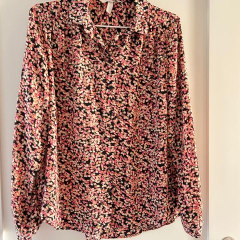 Blomstrete bluse