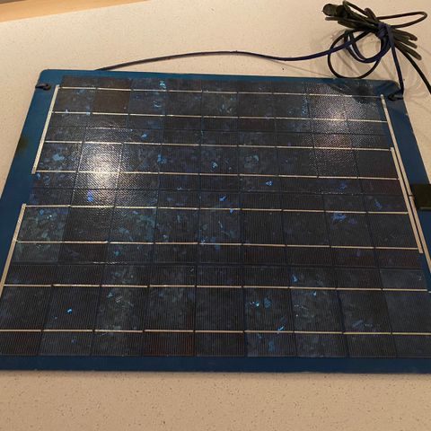Portabelt solcellepanel med 12v plugg
