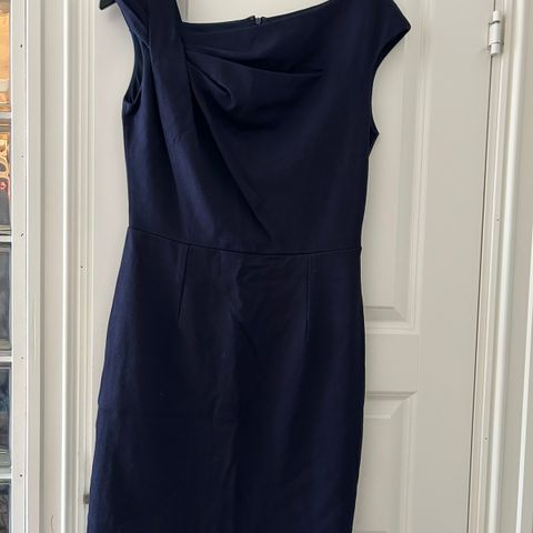 Mørkeblå kjole fra Mango str M selges kr 200