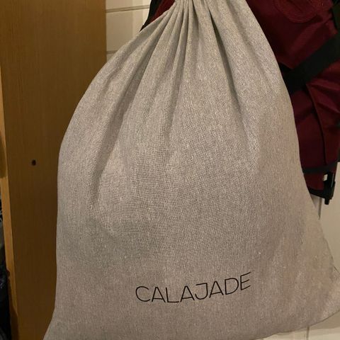 Grå/beige dustbag fra Cala Jade