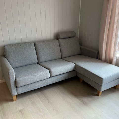 Sofa med flyttbar sjeselong