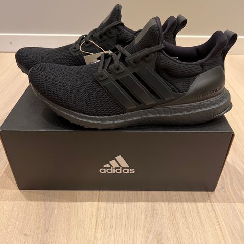 Adidas UltraBoost DNA x DFB