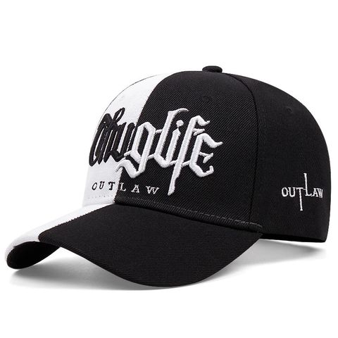 Caps/baseballcaps med "Thug life/Outlaw" logo.